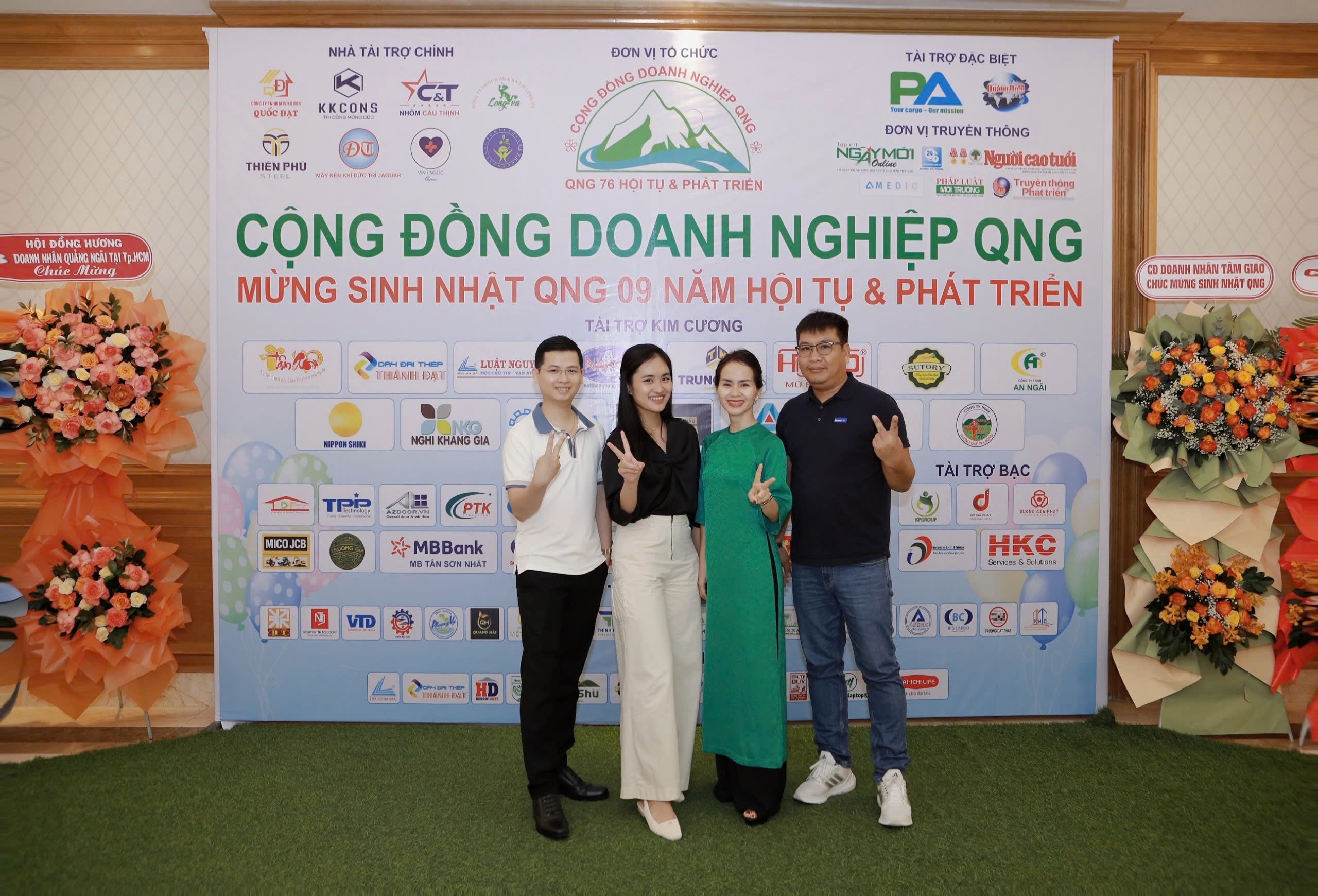 Lexconsult & Cộng sự đồng hành pháp lý cùng doanh nghiệp tại sự kiện kết nối giao thương Quảng NgãiNgày 03/8/2024, tại TP.HCM, sự kiện kỷ niệm 9 năm thành lập Cộng đồng Doanh nghiệp Quảng Ngãi đã diễn ra với sự tham gia của hơn 200 doanh nghiệp hoạt động trong nhiều lĩnh vực khác nhau. Trong không khí sôi nổi và kết nối, Công ty Luật TNHH Lexconsult & Cộng sự đã vinh dự góp mặt với vai trò tư vấn pháp lý trực tiếp, mang đến những góc nhìn chuyên sâu và giải pháp pháp lý thiết thực cho các doanh nghiệp đang trên hành trình phát triển.